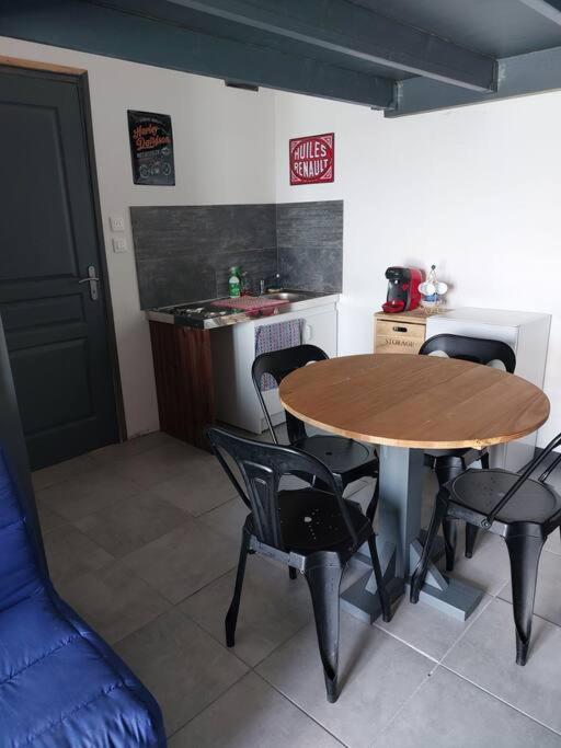 4 Personnes * Montagne (Gironde)